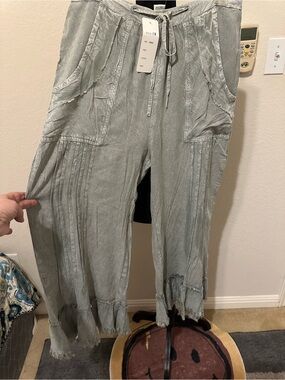 EXPOSED-SEAM FLARE HEM PANTS WITH POCKETS Light Sage Drawstring Wide Leg Sz L